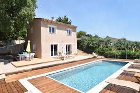 Diese villa liegt in einer der schönsten villendomänen in den hügeln über nizza, mit weitem blick über das meer. Ferienhaus In Callas Mit Pool Mieten In Provence Cote D Azur