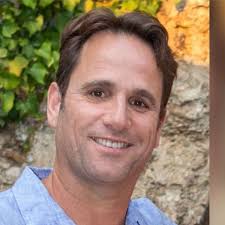 CFO THOUGHT LEADER • Listen