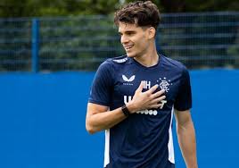 Ianis hagi is the son of gheorghe hagi (owner fc viitorul constanța). Ianis Hagi ContinuÄƒ Pasa ProastÄƒ La Rangers Steven Gerrard L A LÄƒsat Din Nou Pe Banca De Rezerve Dar Echipa Sa A FÄƒcut Scor