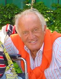 26 aralık 1941 tarihinde, o zamanlar marangozluk yapan ali şen'in oğlu olarak adana'da dünyaya geldi. Ali Sen Spor Adami Vikipedi