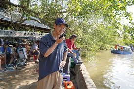 Phim kể về hiền cùng vợ con về quê thăm gia đình anh lâm nhưng họ bị cuốn vào vụ rượt đuổi với nhiều pha hành động do một người lạ cầm đầu. Phim Láº­t Máº·t 48h Cá»§a Ly Háº£i Pháº£i Hoan Láº§n 2 ChÆ°a Biáº¿t Ngay Cong Chiáº¿u Trá»Ÿ Láº¡i Háº­u TrÆ°á»ng Phim Viá»‡t Giáº£i Tri
