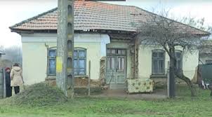 Fata a fost împinsă de pe peron, înaintea trenului, chiar în momentul în care acesta intrase în viteză în stație. Imagini Incredibile Din Satul Natal Al Fetei Ucise La Metrou Casa In Care A Crescut Alina Ciucu Mai Are Un Pic Si Se Prabuseste Kfetele