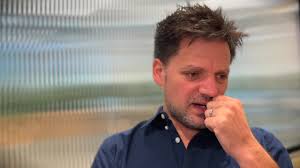 UK Fintech Flagstone builds giant statue to highlight low interest savings 