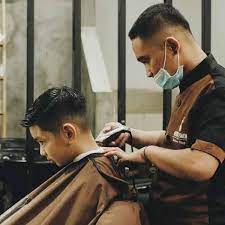 Usaha potong rambut merupakan usaha jasa yang resikonya kecil tetapi hasilnya relatif tetap. Barbershop Recommended Di Jember