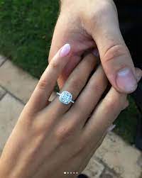 Fitness Influencer Kayla Itsines Is Engaged See Her Gorgeous Ring Rose Engagement Ring Diamond Wedding Bands Unique Engagement Rings