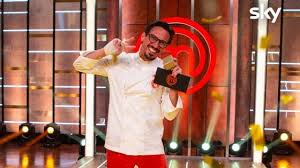 Paolo casagrande nació en la región de treviso, al norte de italia y pronto se cumplirán 15 años de su trabajo junto a martín berasategui en españa. Masterchef Italia Vince Antonio Lorenzon La Repubblica
