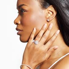 Alexis Ring's Instagram, Twitter & Facebook