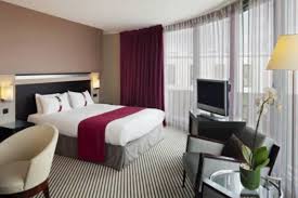 Metro line 14 takes you to the saint lazare and shopping centres such as les grands magasins in 5 minutes. Holiday Inn Paris Porte De Clichy Hotel Clichy France Overview