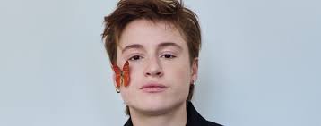 Nina Rask: "Den fortælling, jeg er vokset op med som queerperson, er, at  for at komme helskindet igennem er det bedste at vende den anden kind til.  Altid"