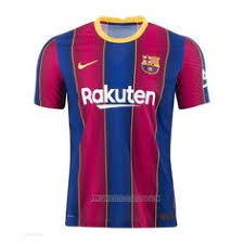 La flamante camiseta albiceleste presenta el tradicional diseño de franjas verticales, las cuales lucen un nuevo patrón con pinceladas en tres tonos de celeste, que le dan a la casaca una imagen novedosa y particular. 350 Camisetas De Futbol 2021 Ideas Mens Tops Mens Tshirts Jersey