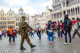 Im belgischen antwerpen hat die polizei einen mann festgenommen, der mit einem wagen offenbar einen terroranschlag verüben wollte. Brussel Belgien 16 Juni 2016 Belgien Armee Auf Einer Strasse Patrouillieren Nach Terroranschlag In Brussel Belgien Am 16 Juni 2016 Lizenzfreie Fotos Bilder Und Stock Fotografie Image 69963270