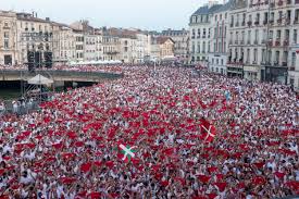 Flash mob réalisé aux fetes de bayonne 2010. Deuxieme Annee Consecutive Sans Fetes De Bayonne Euskal Herria Mediabask
