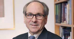 UT Southwestern chief bypassed family care for the research lab