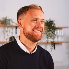 Shelly Breeden's Instagram, Twitter & Facebook