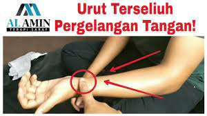 Video ini mencadangkan cara paling selamat dan berkesan untuk menghilangkan kebas tangan dan kaki bagi warga emas yang ada penyakit kencing manis. Tips Urut Tangan Terseliuh Keselio 011 50404441 Youtube