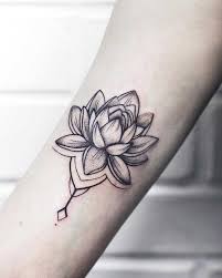 Mais la signification du tatouage fleur de lotus englobe l'un des évènements les plus fondamentaux de notre vie. 1001 Idees De Tatouage Fleur De Lotus Et Son Symbolisme