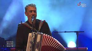 Изучайте релизы hubert von goisern на discogs. Hubert Von Goisern Heast As Nit Spielberg Musikfestival 2016 Youtube