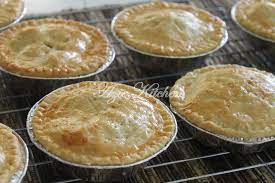 Tahun ni, ramai kenalan saya yang masih berjaya masak untuk berbuka dan sahur, tidak membeli di bazar ramadhan. Chicken Pie Yang Sangat Sedap Azie Kitchen