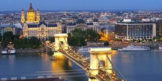The city has an estimated population of 1,752,286 over a land area of about 525 square kilometres (203 square miles). Experience Erasmus A Budapest Hongrie Par Elena Experience Erasmus Budapest