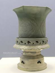北宋越窑青瓷花口尊浙江省博物馆藏the northern song dyansty 960 1127 celadon zun with flowers shaped along yue ware zhejiang provincial museum 造 pottery pottery glazes decor
