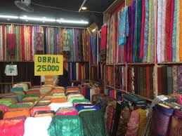 Toko ini uda lama banget ada di samarinda. Toko Kain Pasar Atom Penggambar