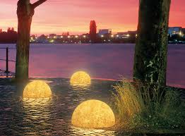 So können sie auch in der dunkelheit ihren garten genießen. Garten Licht Start