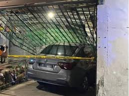 Minyak brek motor dan kereta. Tertekan Pedal Minyak Kereta Rempuh Kedai Runcit