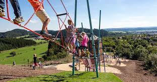 Der spielberg aventura liegt hinter dem center parcs park hochsauerland. Spielberg Aventura Das Langste Spielgerat Europas Spielplatztreff Blog