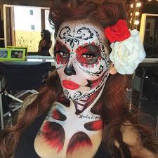 Le maquillage crâne de mort mexiqcaine est très populaire. 1001 Idees Maquillage Squelette Mexicain L Art Du Candy Skull