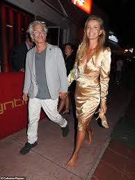 Paulina porizkova is living proof that age ain't nothing but a number! Supermodel Paulina Porizkova Has A New Boyfriend Paulina Porizkova New Boyfriend Slavic Women