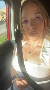 Could anyone remove the seatbelt!? TIA 🖤