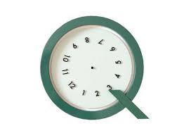 Q Table Clock Has A Rotating Face In 2020 Clock Typography Typographic