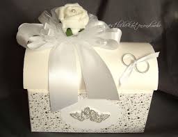 1 Wunderschone Geschenkbox Truhe Glitzerschmetterlinge Weisse Kartonage Mit Strukt Mit Bildern Geldgeschenke Hochzeit Basteln Geschenkbox Hochzeit Hochzeit Geschenk Geld