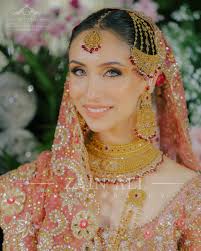 Gorgeous people' Dress designer Zohra's by Zovia Arshad Instagram@zastudios  #nayhaweduzair #zainaliphotography #zastudio #season2017 #valima #gorgeous  #people #dress #weddingdiaries #islamabad #photography #eventsbyzain