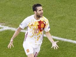 Das trikot hat einen super schnitt. Em 2016 Das Netz Zieht Uber Spaniens Nationaltrikot Her Fussball