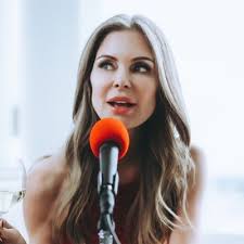 休みになるとよく使われる英語「Binge-Watching」って？【英会話】