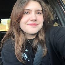 Lola Mae's Instagram, Twitter & Facebook