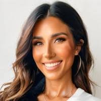 Amanda Earles's Instagram, Twitter & Facebook