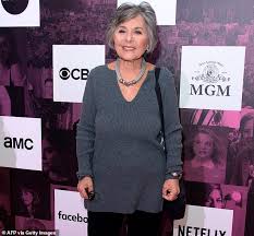 Does barbara boxer have tattoos? 5nmvcw5il Kjem