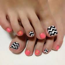 Sin embargo, las uñas de los pies tienen un durante el periodo de colocación de estos minúsculos dispositivos pueden quedar disimulados ya que se cubren y se pintan con esmalte. Decoracion De Unas Delos Pies 35 Disenos Videos Y Tutoriales