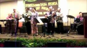 Dondang sayang mambo antara kaum peranakan baba nyonya melaka sama kaum portugis melaka. Peranakan Life Malaysia Peranakan Music Entertainment