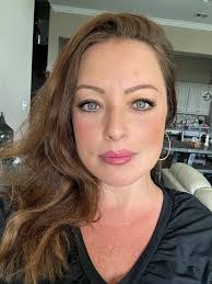 It's a cold rainy Tuesday here in Minnesota, but my outfit says spring 🌸💐 