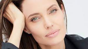 Jun 14, 2021 · «αυτό που με θρέφει με καταστρέφει», έχει πει η αντζελίνα τζολί για τη ζωή της. Antzelina Tzoli Se Liges Wres 6 5 Ekat Akoloy8oi Sto Instagram Me Dyo Anarthseis Gia Toys Prosfyges In Gr