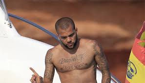 Es imposible dejar de escupir sobre el césped. Amor A Flor De Piel Futbolistas Con Tatuajes De Sus Hijos