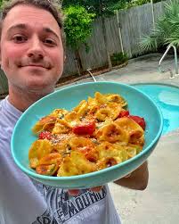 STUFFING MAC & CHEESE. Arrest me!!! Swipe right for video tutorial and keep  swiping for written out recipe. I'll have a full Thanksgiving menu in a  post for @people dropping tomorrow but