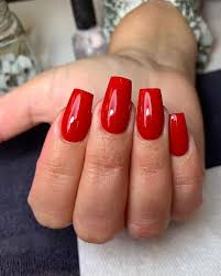 If the powder dip is correctly applied, it may stay clinging to the nails for up to four weeks. Dnailsbydary On Instagram You Can Never Go Wrong With Red Nails Big Apple Red Classicnails Rednails Opibi Dark Red Nails Red Nails Red Dip Powder Nails