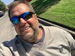 Kevin Bieker's Instagram, Twitter & Facebook