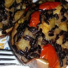 Prima di mettere il riso venere in forno, dovrete farlo tostare rapidamente in padella con un filo d'olio, come il risotto. Riso Venere Al Forno Con Melanzane E Zucchine Metti Una Sera A Cena