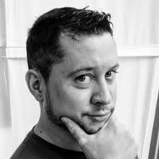 Ci sono voluti quasi quarant'anni, ma il busto di Jim Morrison è tornato al  cimitero di Père Lachaise, lì dove è sepolto dal 1971 il frontman dei  Doors. La scultura era scomparsa