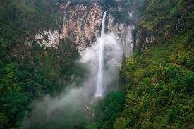 Ketika melihatnya saja kita sudah akan merasakan kesegaran. Air Terjun Sipiso Piso Berapa Anak Tangga